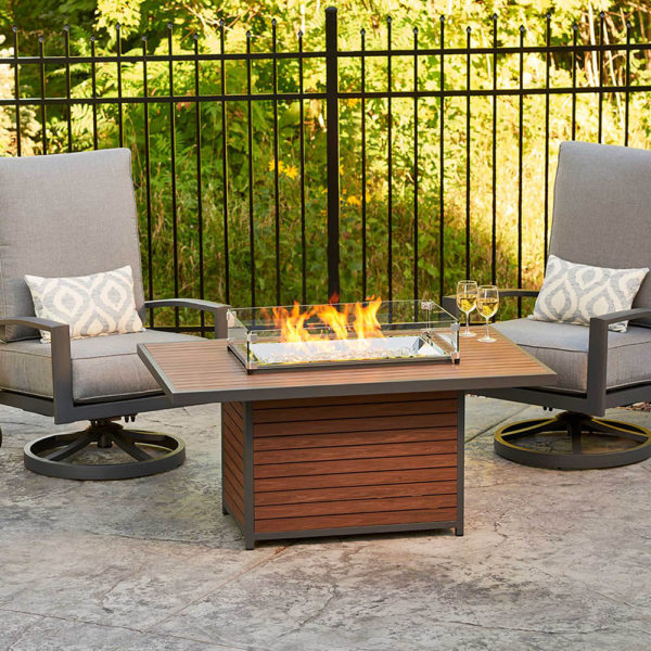 Outdoor Greatroom Kenwood Chat - Fireplace Stone & Patio